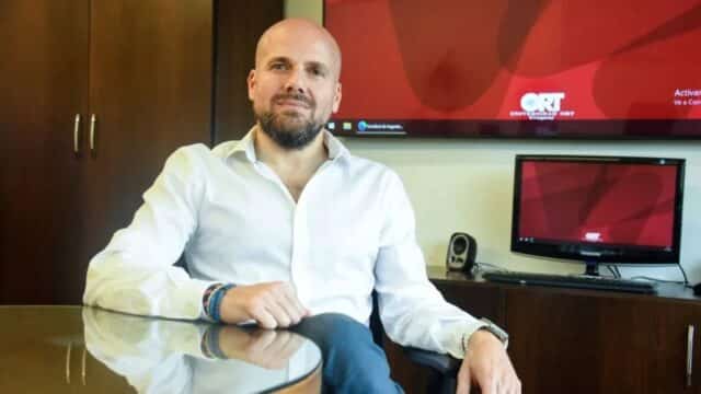 Experto Uruguayo, Eduardo Mangarelli, Analiza Riesgos de IA y Revela Cómo Evitar que Invente Información