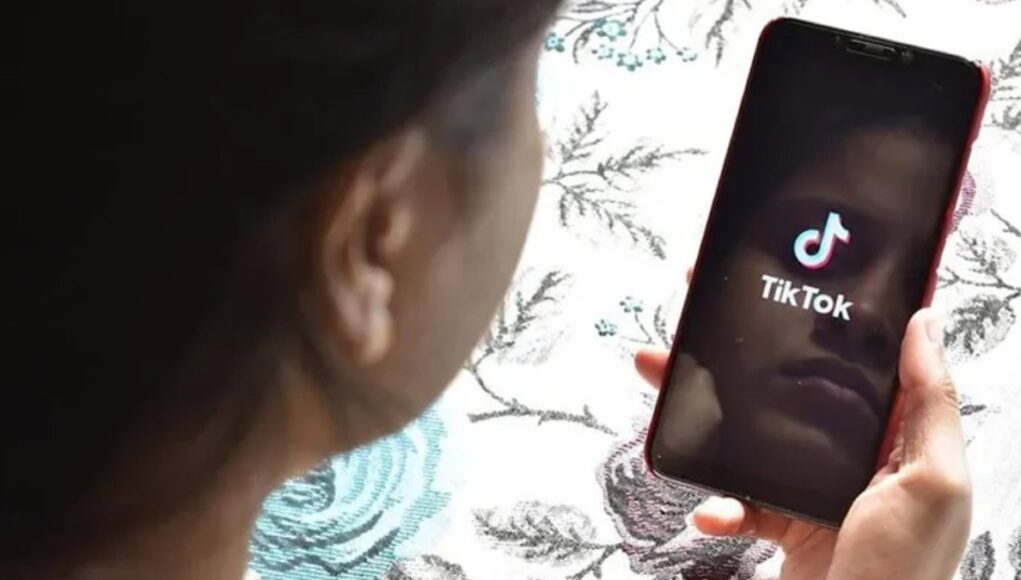 TikTok Reemplaza Moderadores Humanos por Inteligencia Artificial en la Supervisión de Contenidos TikTok Reemplaza Moderadores Humanos por Inteligencia Artificial en la Supervisión de Contenidos