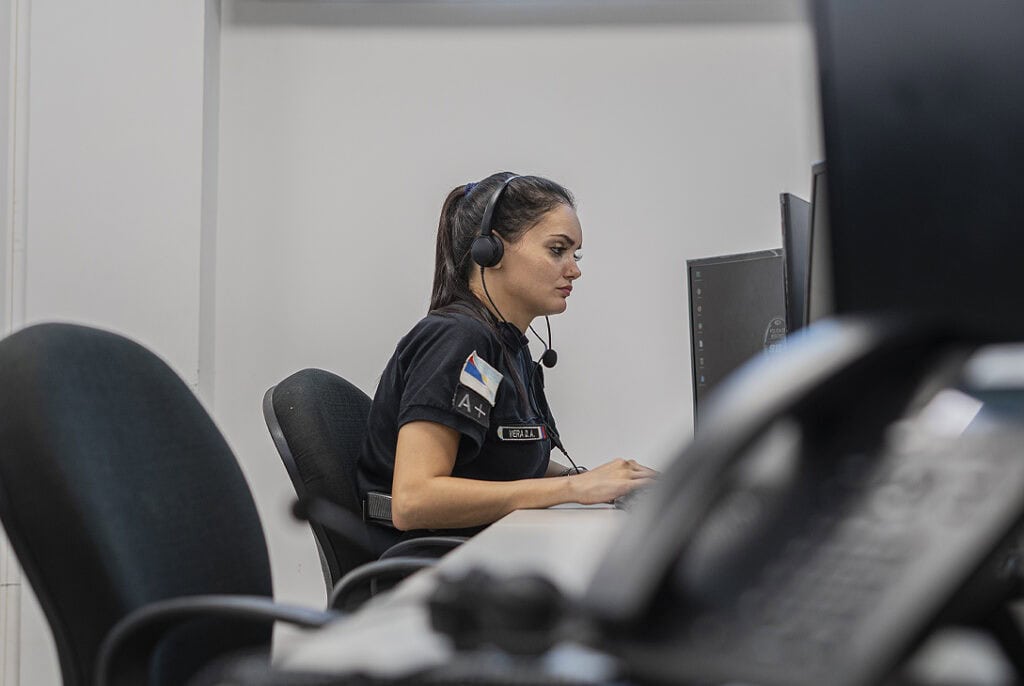 asistente de voz con IA en incidencias no urgentes