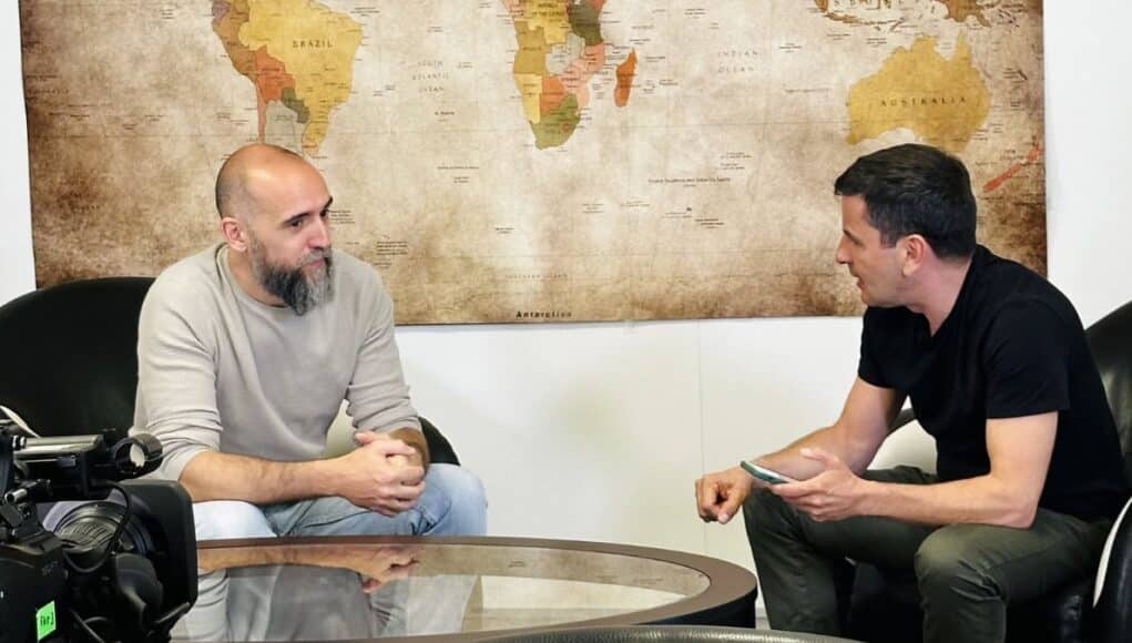 “Dos hostias y el móvil fuera” la dura advertencia de Jon Hernández sobre la IA y la psicología “Dos hostias y el móvil fuera”: la dura advertencia de Jon Hernández sobre la IA y la psicología