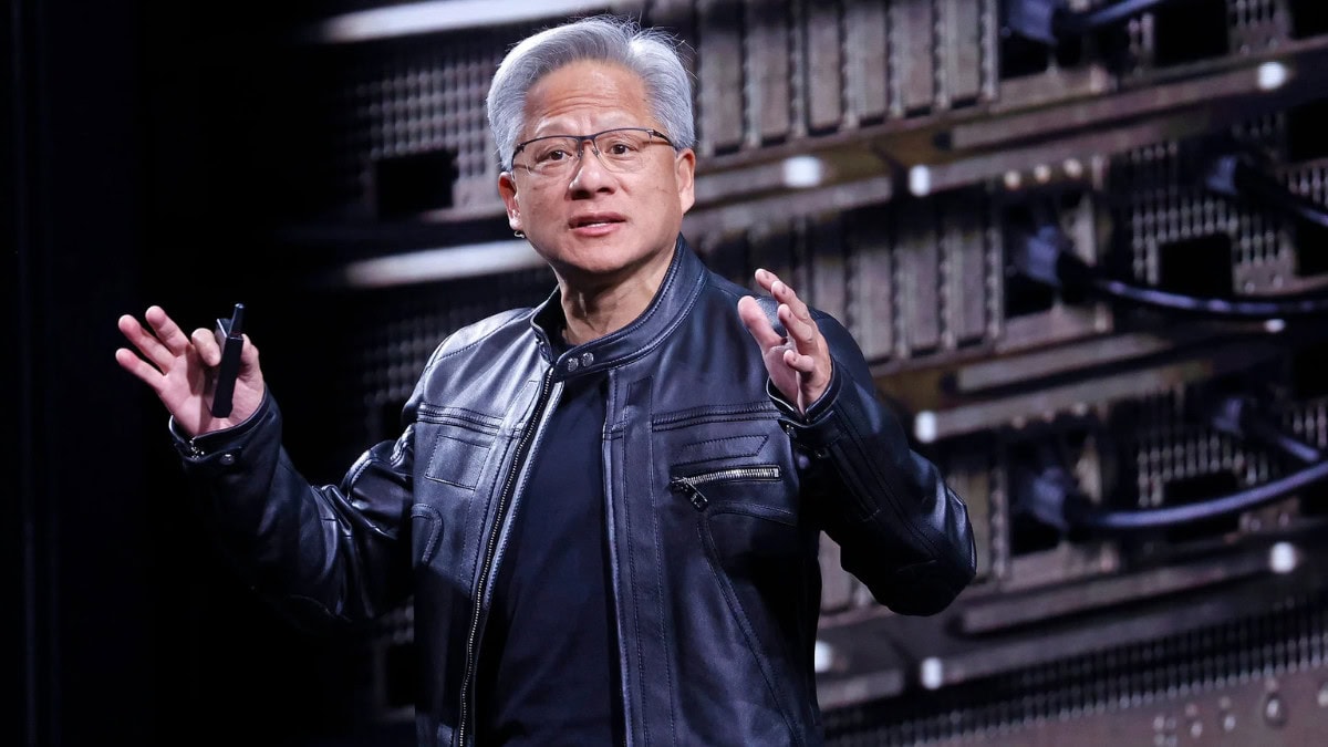 Jensen Huang, CEO de Nvidia avisa que el riesgo no es que la IA te quite el empleo, sino que otro la domine antes