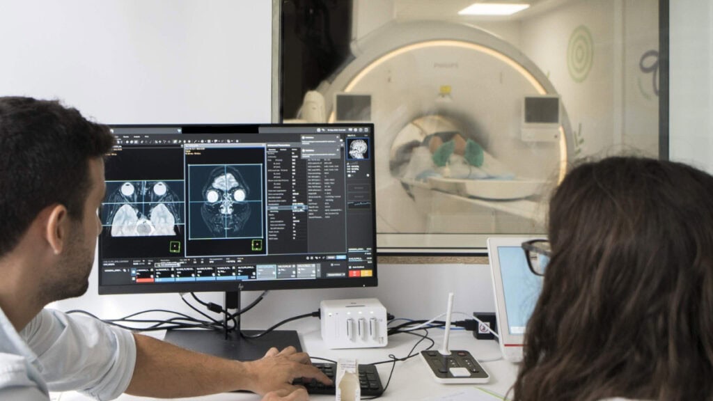 La Herramienta IA de Harvard Promete Revertir Enfermedades como Parkinson y Metástasis