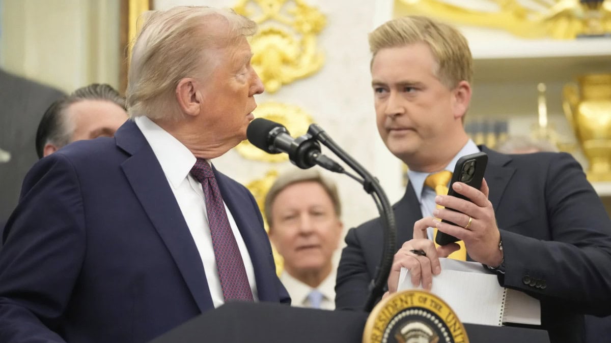 Trump Acusa a la Inteligencia Artificial de un Vídeo que su Propio Equipo Valida como Real