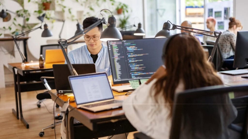 Anthropic Deja el 90% Del Código en Manos de la IA, pero Amodei Asegura que aún Contratarán programadores