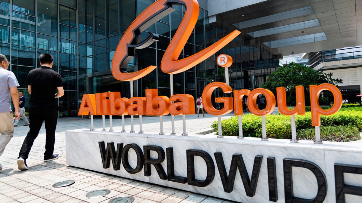 ChatGPT Domina las Portadas, pero Alibaba Está Cerrando Acuerdos que Pocos Ven Venir