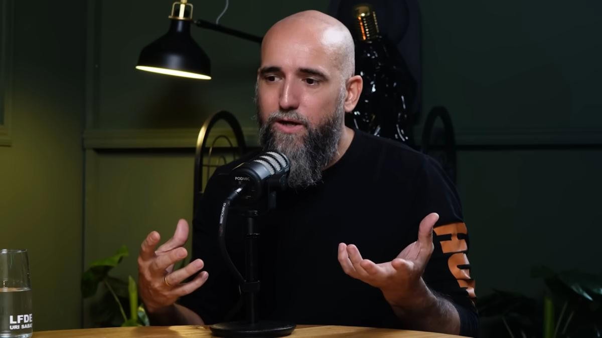 Así Reacciona la IA Cuando el Divulgador Jon Hernández le Encarga Invertir en Criptomonedas por su Cuenta