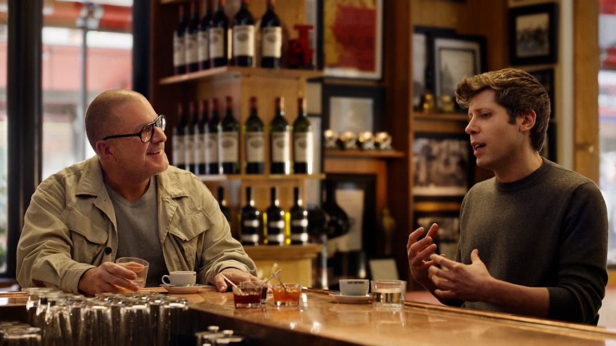 Sam Altman Afirma Que el Prototipo del Nuevo Dispositivo de OpenAI es 'Más Tranquilo Que Un iPhone'