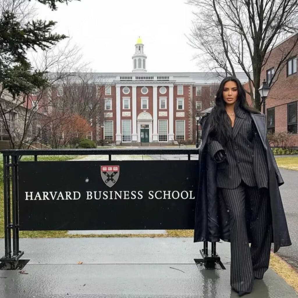 Kim Kardashian ha descrito a ChatGPT como su “frenemy”