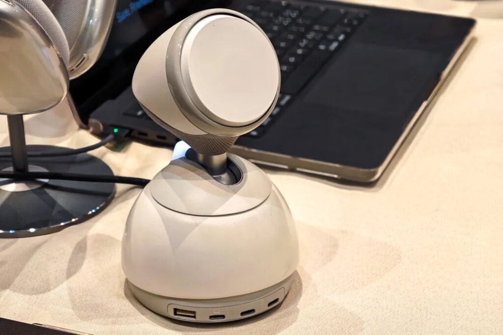 Loona DeskMate no quiere ser otro trasto: quiere reemplazar al cargador que ya usas