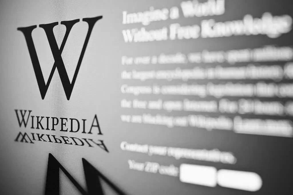 Wikimedia Enterprise existe porque la IA lleva años “bebiendo” de Wikipedia