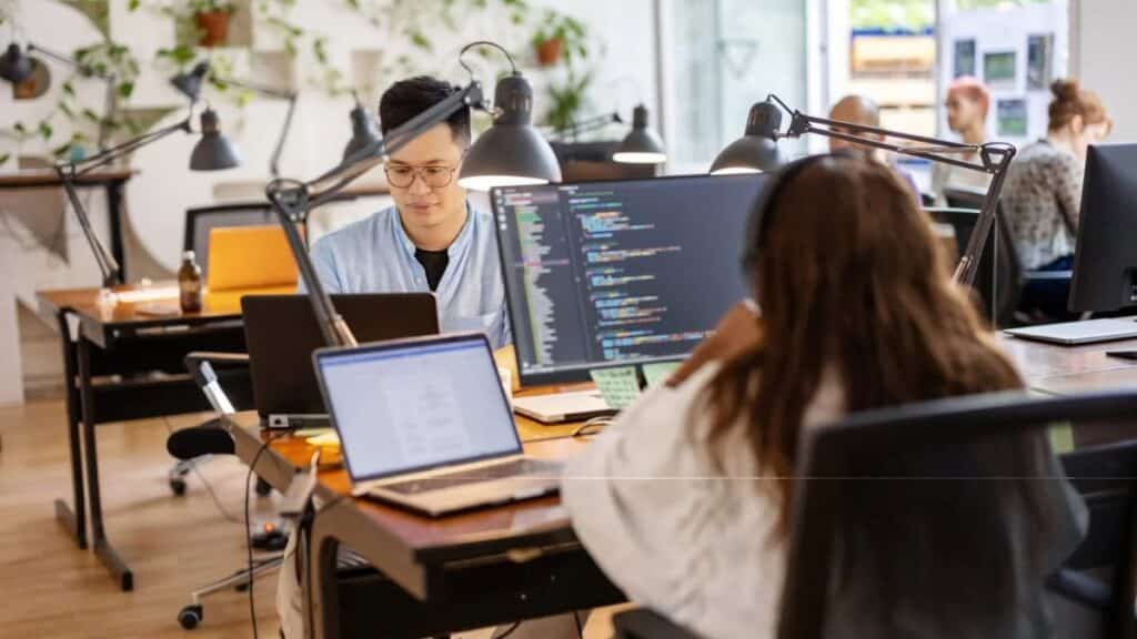 Anthropic Deja el 90% Del Código en Manos de la IA, pero Amodei Asegura que aún Contratarán programadores