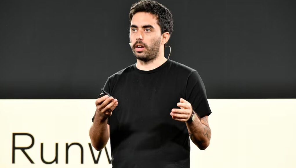De-Semanas-a-Dias-el-CEO-de-Runway-Adelanta-el-Impacto-Real-de-la-IA-en-el-Cine
