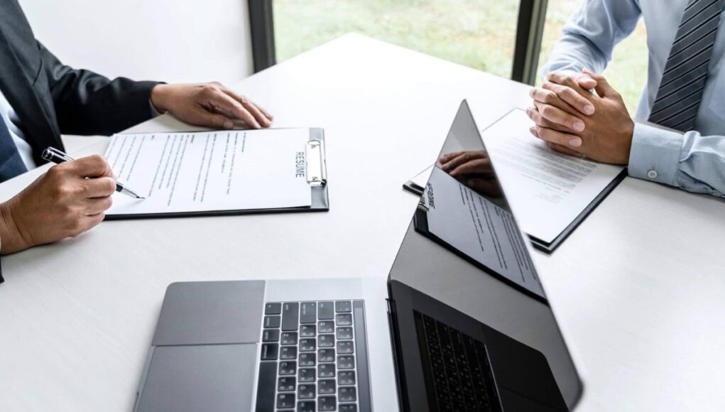 Depende-de-Donde-Trabajes-el-Dato-de-un-Experto-que-Revela-si-la-IA-te-Salvara-o-Hundira-en-el-Mercado-Laboral