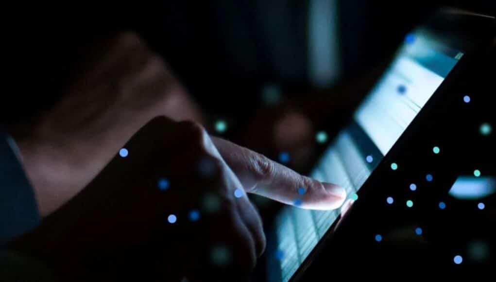 Estudio-de-Oxford-Economics-Calma-el-Panico-a-la-Inteligencia-Artificial-y-el-Paro-Laboral-Masivo