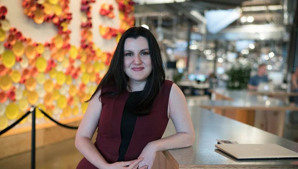 Fidji-Simo-Quiere-que-ChatGPT-sea-Mas-util-y-Pagues-Cuando-OpenAI-Acelera-su-Expansion