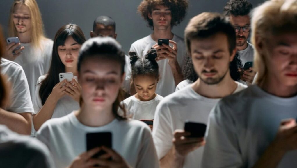 Hospitales-Reciben-Pacientes-con-Sintomas-Atribuidos-a-la-IA-Aunque-Expertos-no-Coinciden-con-el-Diagnostico