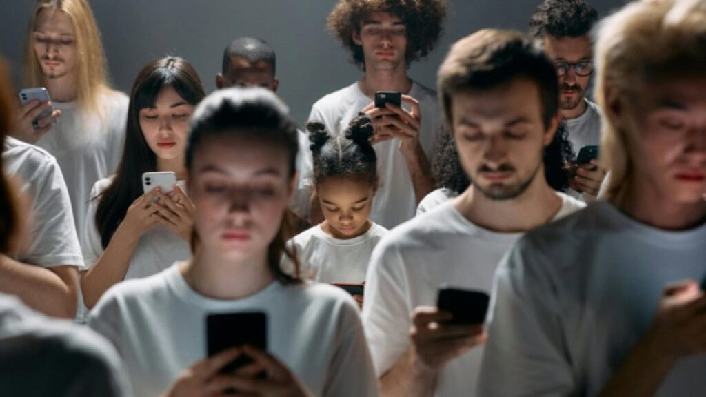 Hospitales Reciben Pacientes con Síntomas Atribuidos a la IA, Aunque Expertos no Coinciden con el Diagnóstico