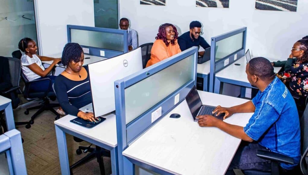 La IA Erótica Presume de Automatización, el Problema es Quién Responde Realmente La IA Erótica Presume de Automatización, el Problema es Quién Responde Realmente