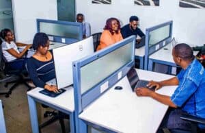 La IA Erótica Presume de Automatización, el Problema es Quién Responde Realmente La IA Erótica Presume de Automatización, el Problema es Quién Responde Realmente