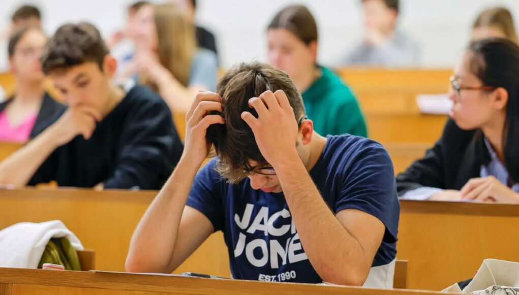 La-IA-Revela-10-Titulaciones-que-Seran-Menos-Rentables-en-2026-Y-las-Razones-Preocupan