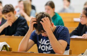 La IA Revela 10 Titulaciones que Serán Menos Rentables en 2026 (Y las Razones Preocupan)