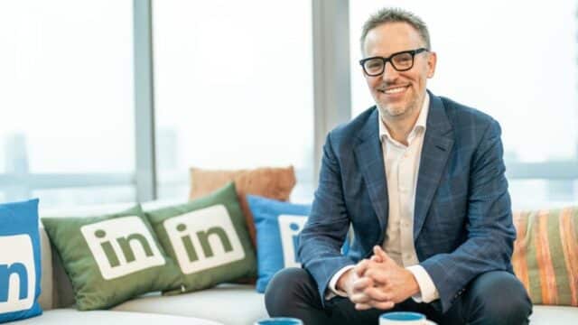 “La IA ya Prepara Entrevistas de Trabajo”: la Nueva Función que Ryan Roslansky Adelanta en LinkedIn
