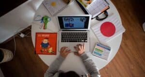 La OCDE Advierte que la IA Generativa Sin Control Puede Dañar el Aprendizaje Profundo