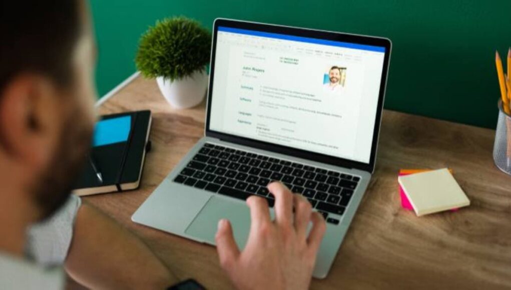 Randstad-Advierte-que-Sin-Estas-5-Habilidades-en-Inteligencia-Artificial-tu-CV-se-Queda-Atras