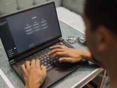 El Caso que Sacude a OpenAI: una Joven Habló con ChatGPT Antes de un Tiroteo Escolar