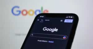 Vox Media Demanda a Google por Usar su IA para Cambiar Titulares en el Buscador de Noticias