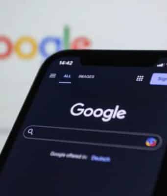 Vox Media Demanda a Google por Usar su IA para Cambiar Titulares en el Buscador de Noticias