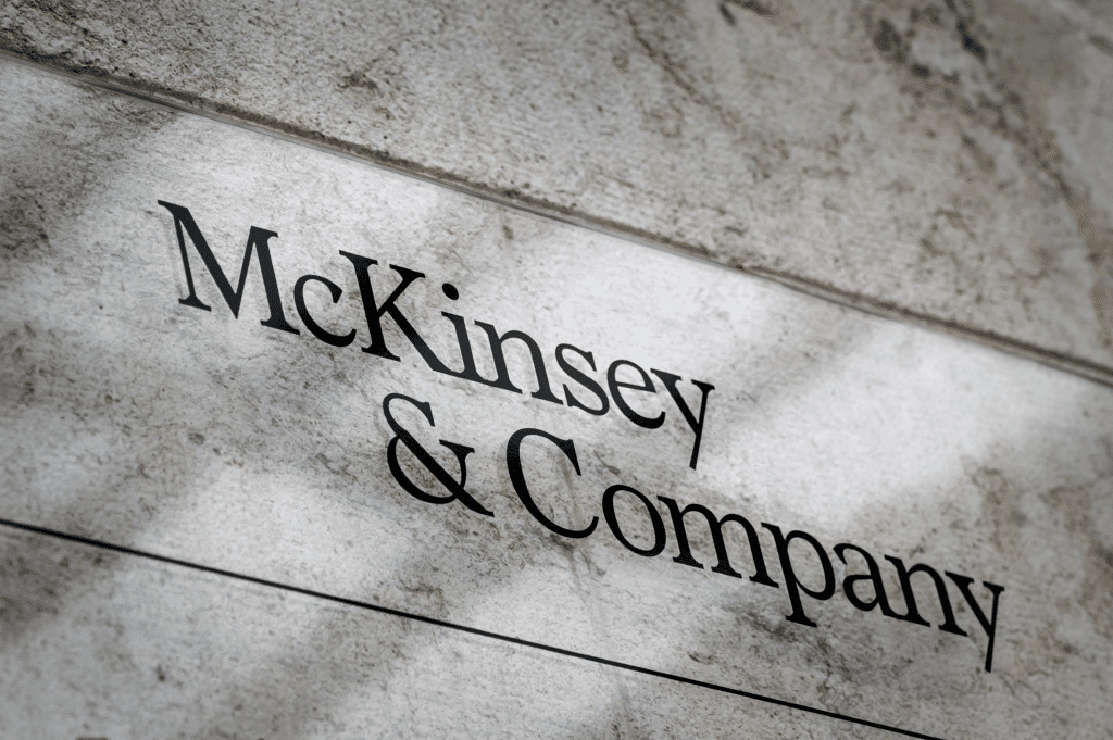 La IA Agéntica reduce costos de compras advierte McKinsey & Company