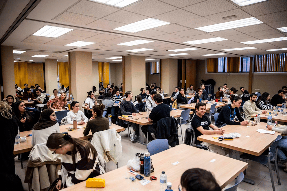 La caza del gadget invisible en las aulas