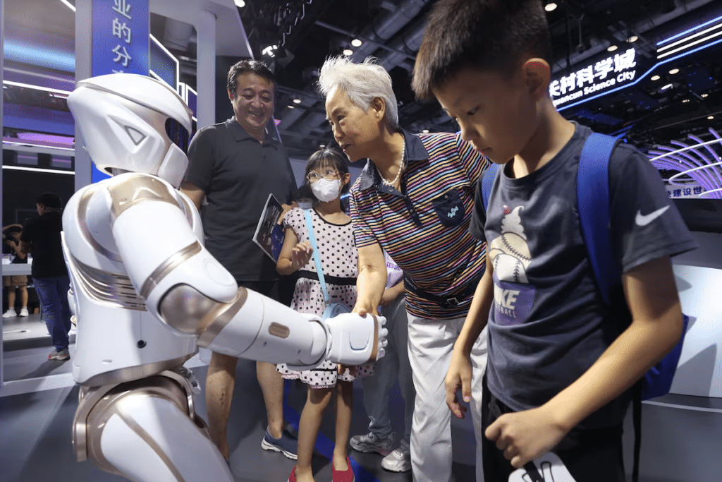 Robots humanoides hechos para cuidar ancianos en China