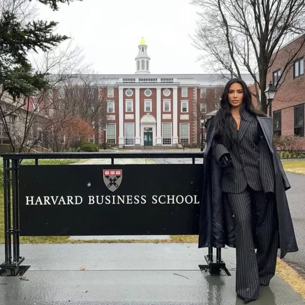 Kim Kardashian ha descrito a ChatGPT como su “frenemy”