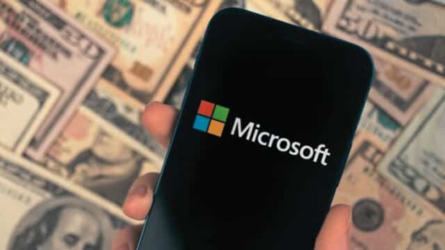 Apuesta de 80.000 Millones de Microsoft en IA Bajo el Escrutinio del Mercado
