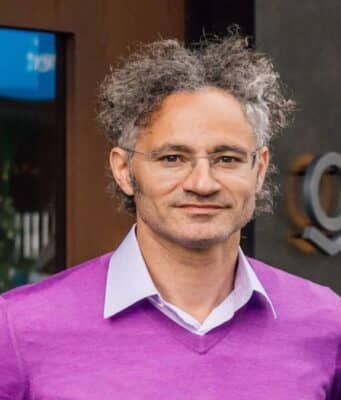 ¿Debe la IA Liderar la Defensa Global? Controvertida Respuesta de Alex Karp, el Jefe de Palantir
