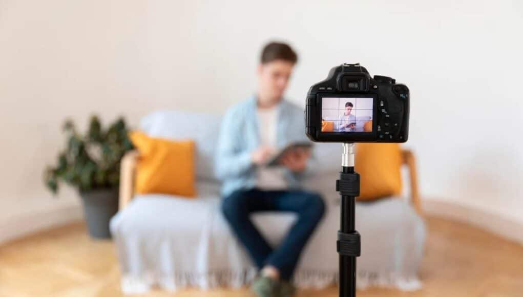 Tres Canales de YouTube Demandan a Apple por Usar sus Vídeos sin Permiso para Entrenar a una IA Tres Canales de YouTube Demandan a Apple por Usar sus Vídeos sin Permiso para Entrenar a una IA