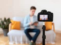 Tres Canales de YouTube Demandan a Apple por Usar sus Vídeos sin Permiso para Entrenar a una IA Tres Canales de YouTube Demandan a Apple por Usar sus Vídeos sin Permiso para Entrenar a una IA