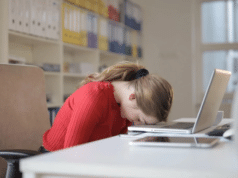 Dormir Menos de Siete Horas Reduce un 30 % Tu Productividad Según la IA Dormir Menos de Siete Horas Reduce un 30 % Tu Productividad Según la IA