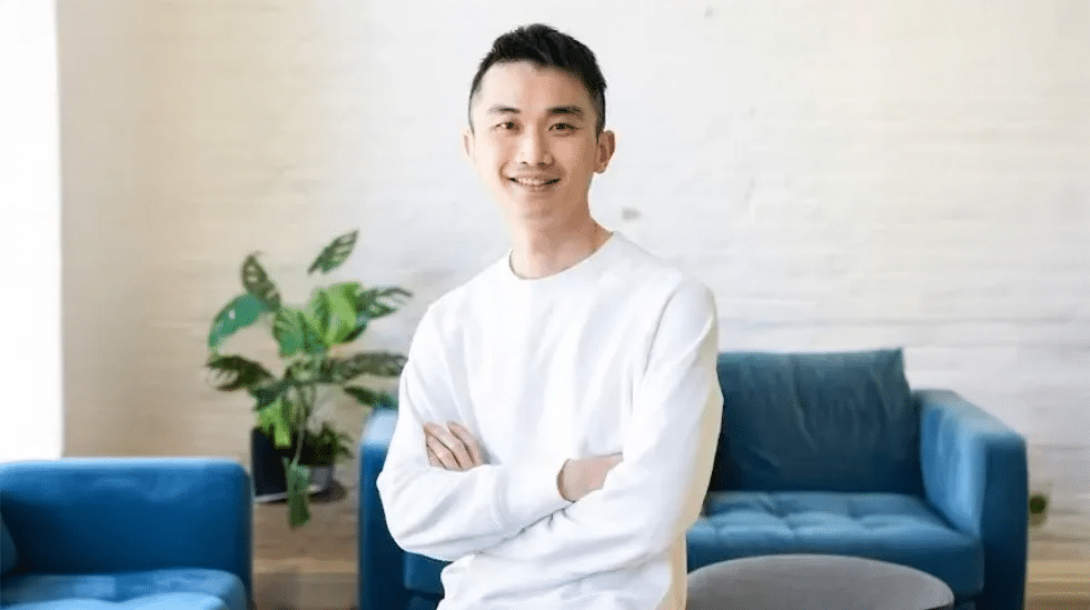 Joshua Xu, cofundador y CEO, decidió lanzar HeyGen una vez descubrió que, gracias a la IA podía evitar el proceso de grabación.