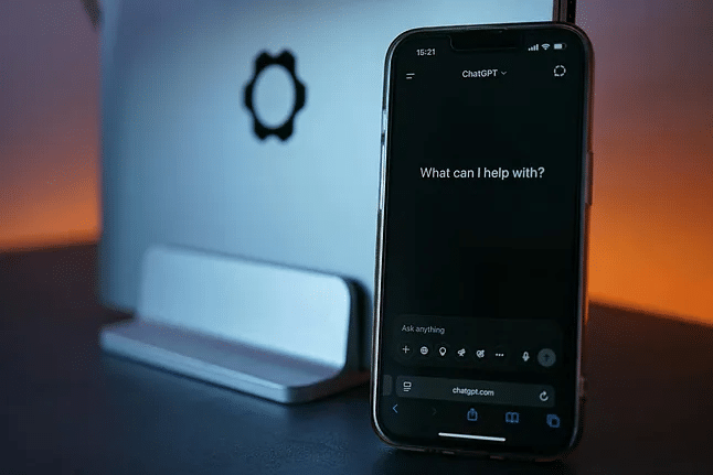 La clave es que el teléfono no abriría herramientas: ejecutaría resultados.