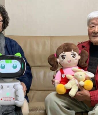 Corea del Sur Usa Muñecos con IA que Detectan Depresión y Recuerdan Medicación en Mayores