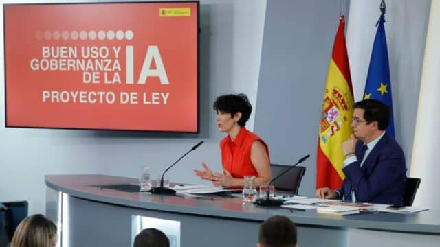 El Gobierno español aprueba la ley de IA con multas históricas: lo que cambiará para cualquiera que use ChatGPT El Gobierno español aprueba la ley de IA con multas históricas: lo que cambiará para cualquiera que use ChatGPT