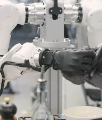 Genesis AI Revela un Cerebro Robótico Capaz de Cocinar y Manipular Objetos con Precisión