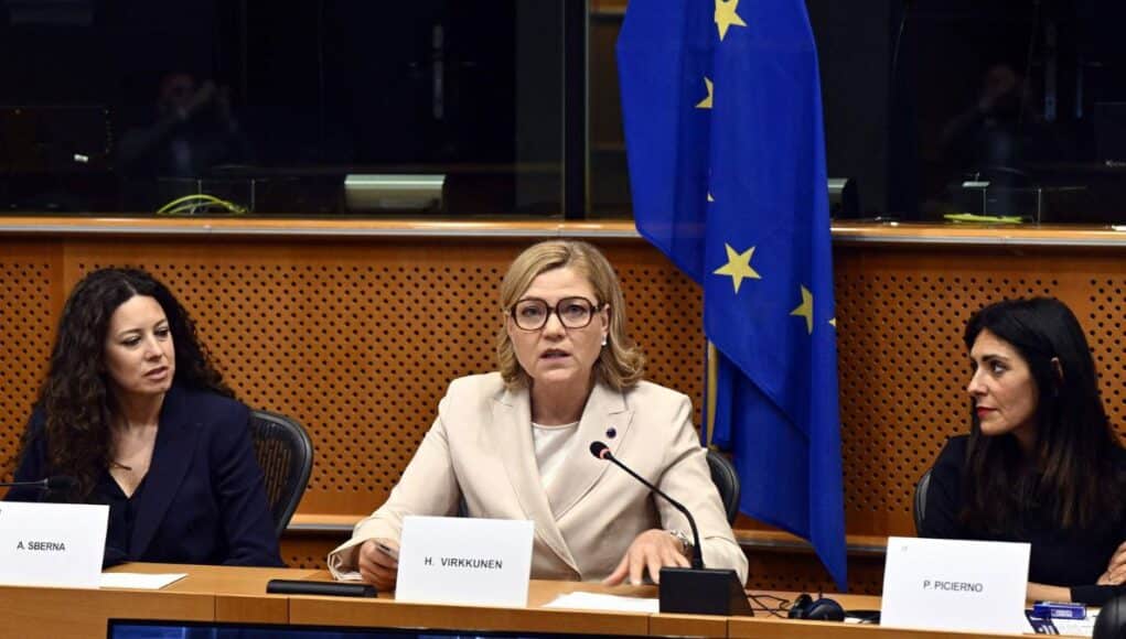 La UE Pacta Prohibir IA para Crear Desnudos y Deepfakes Sexuales La UE Pacta Prohibir IA para Crear Desnudos y Deepfakes Sexuales