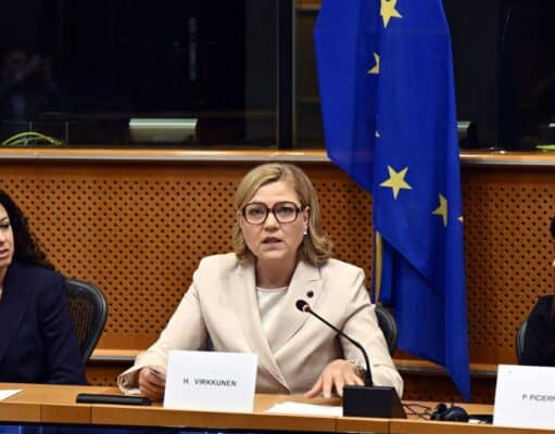 La UE Pacta Prohibir a las IA para Crear Desnudos y Deepfakes Sexuales La UE Pacta Prohibir IA para Crear Desnudos y Deepfakes Sexuales