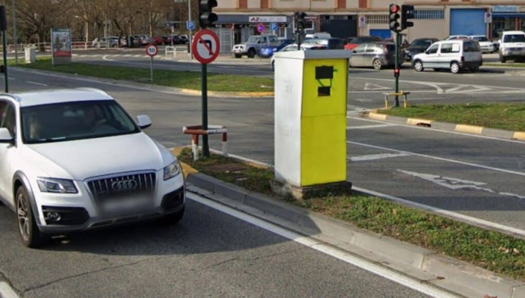 Pamplona Instala Radares con IA para Detectar a Conductores que usan Móvil o Cinturón, Además de Asignar Multas Pamplona Instala Radares con IA para Detectar a Conductores que usan Móvil o Cinturón, Además de Asignar Multas