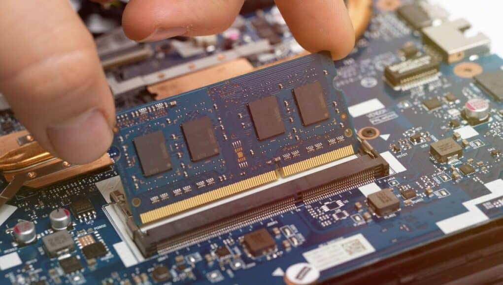 Samsung, Micron y SK Hynix Alertan que la Falta de DRAM Va a Empeorar por el Auge de la IA Samsung, Micron y SK Hynix Alertan que la Falta de DRAM Va a Empeorar por el Auge de la IA