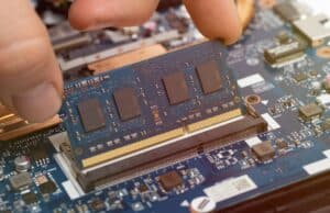Samsung, Micron y SK Hynix Alertan que la Falta de DRAM Va a Empeorar por el Auge de la IA Samsung, Micron y SK Hynix Alertan que la Falta de DRAM Va a Empeorar por el Auge de la IA